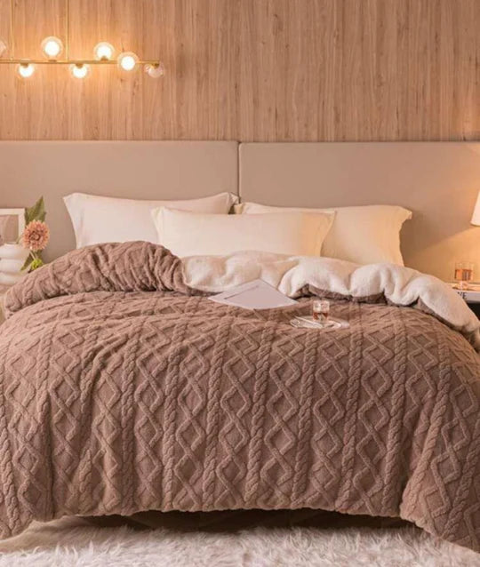 π¦ Geometric Fleece Comforter β 5 Piece Set