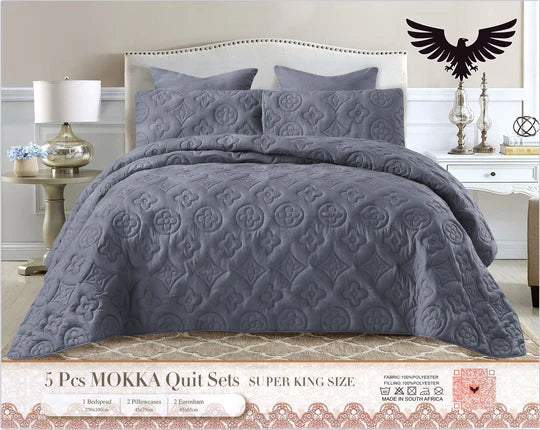 Grey quilt set