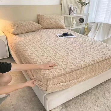 🔷 Geometric Fleece Mattress Protector – 3 Piece Set