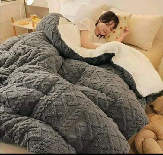 🟦 Geometric Fleece Comforter – 5 Piece Set