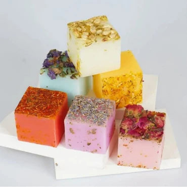 🌱 Plant Essential Oils Soap